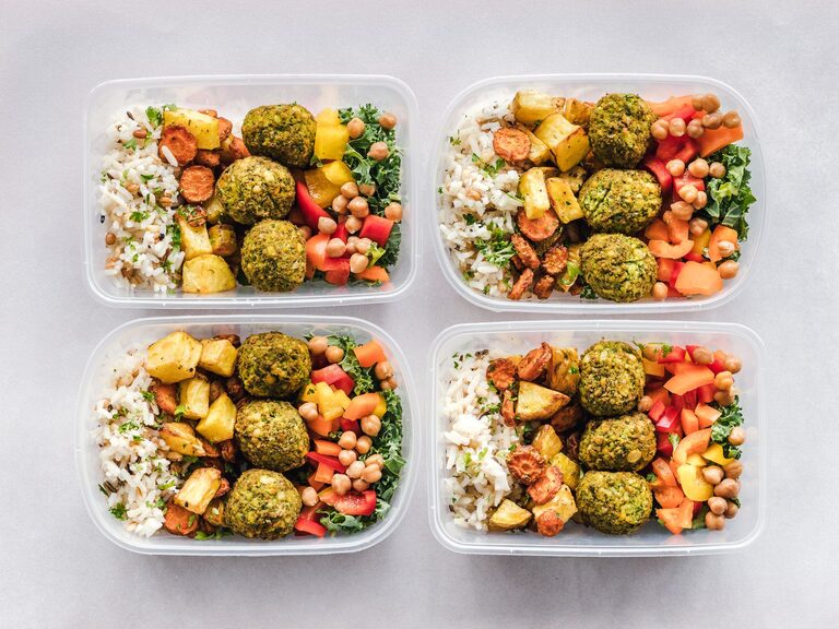 Idei simple de meal prep pentru săptămâni aglomerate